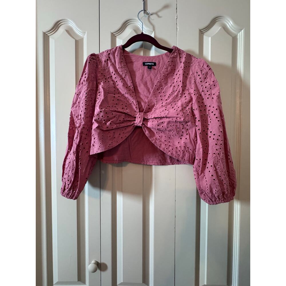 Express Cropped Eyelet knot front top, dusty rose size small